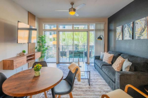 Spacious 2BD DT - Balcony, Gym, W-D, Parking - Sleeps 8